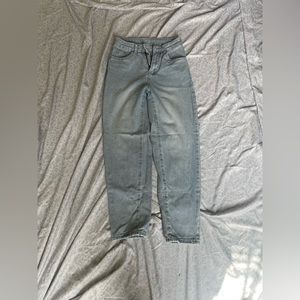 Iight blue jeans